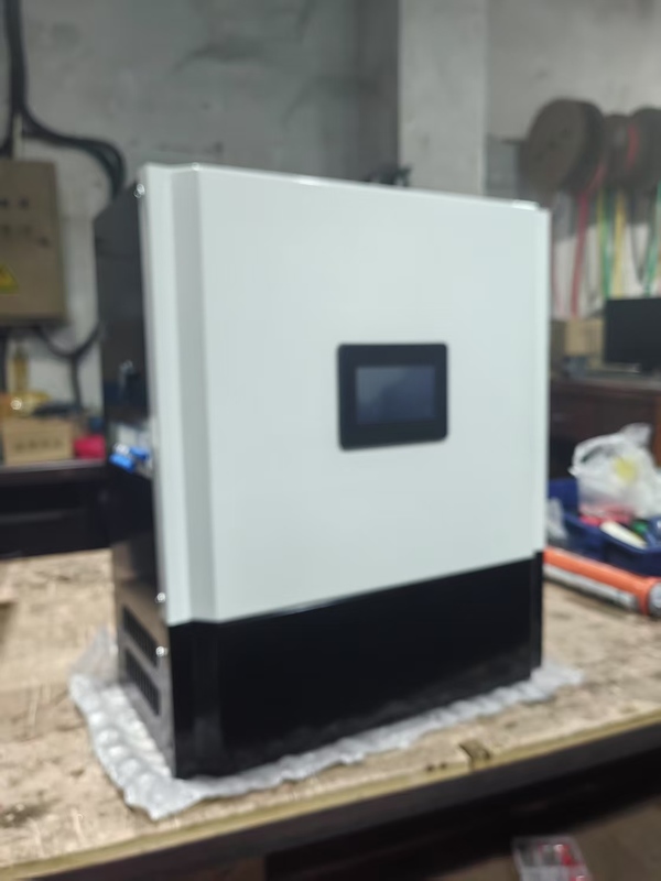 5-30kW নামমাত্র পাওয়ার অফ গ্রিড নিয়ামক সর্বোচ্চ ইনপুট ভোল্টেজ 600V এবং ইনপুট সুরক্ষা বজ্রপাত সুরক্ষা সার্কিট সহ