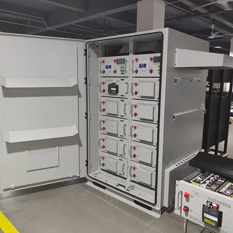 আউটডোর ব্যাটারি ক্যাবিনেট 16kWh আইপি 54 সুরক্ষা এবং শক্তি সঞ্চয় করার জন্য মডুলার স্কেলযোগ্যতার সাথে নামমাত্র বৈদ্যুতিক শক্তি